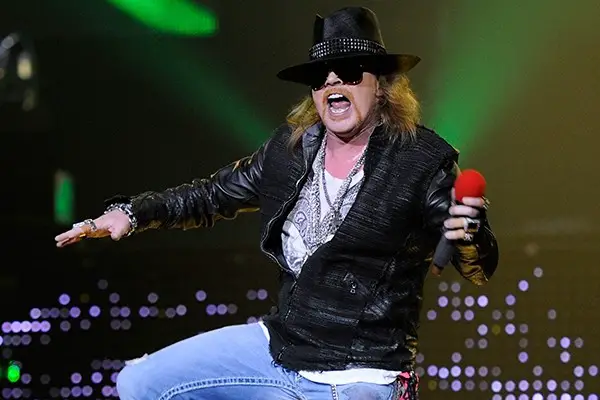 IT’S OFFICIAL: AXL ROSE Is New AC/DC Singer