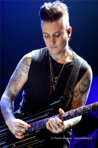 synyster-gates-live-2013-avenged-sevenfold-milano