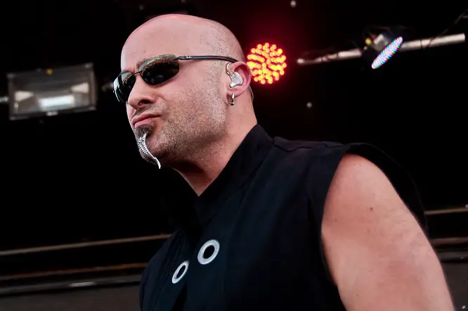 DISTURBED Frontman To Fan Who Texted During The Show: ‘Are We That Boring?’