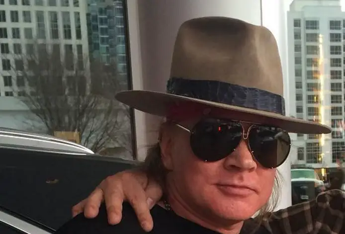 Check Out New Photo Of ‘Muscular’ AXL ROSE