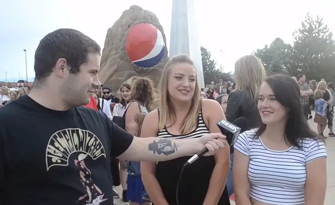 Here’s How Selena Gomez Fans React To Metal (Video)