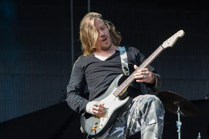 Guitarist THOBBE ENGLUND Quits SABATON