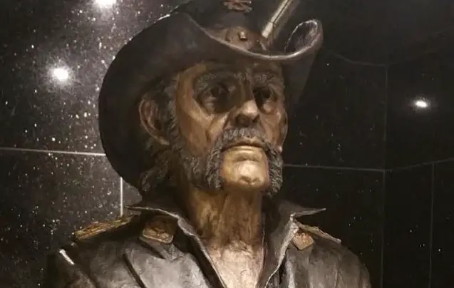 Statue Of LEMMY Unveiled At Rainbow Bar & Grill