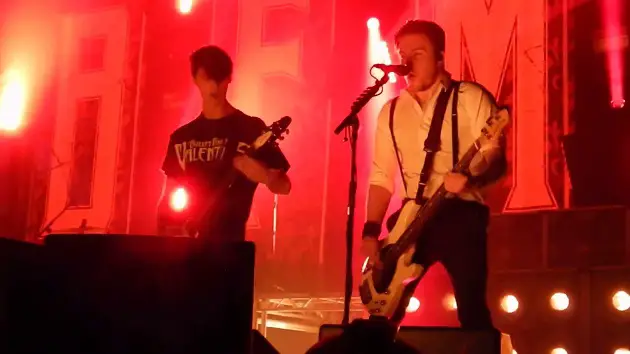 BULLET FOR MY VALENTINE Invites Fan On Stage To Play ‘Scream Aim Fire’ (Video)