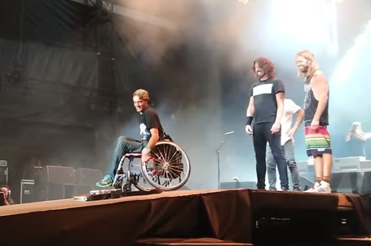 Foo Fighters Invites Fan Onstage