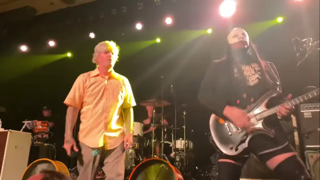 Fred Durst Performs With New Look