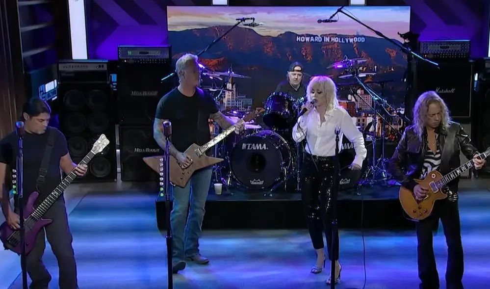 Watch METALLICA Performs With MILEY CYRUS On 'The Howard Stern Show'