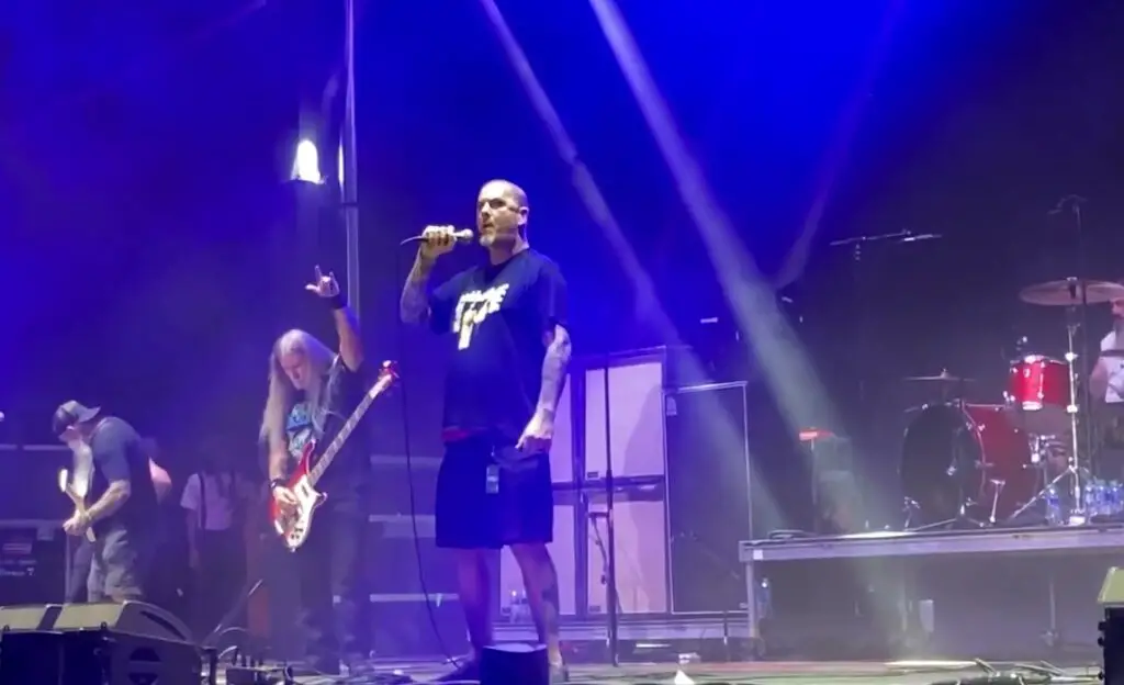 Phil Anselmo Pays Respect To Dimebag And Vinnie Paul