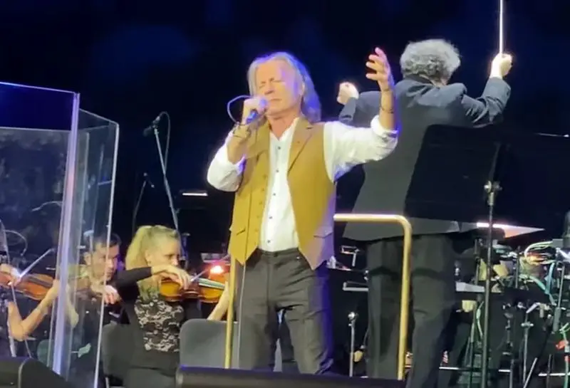 BRUCE DICKINSON Sings ‘Tears Of The Dragon’ In Rehearsal With Symphony Orchestra (Video)