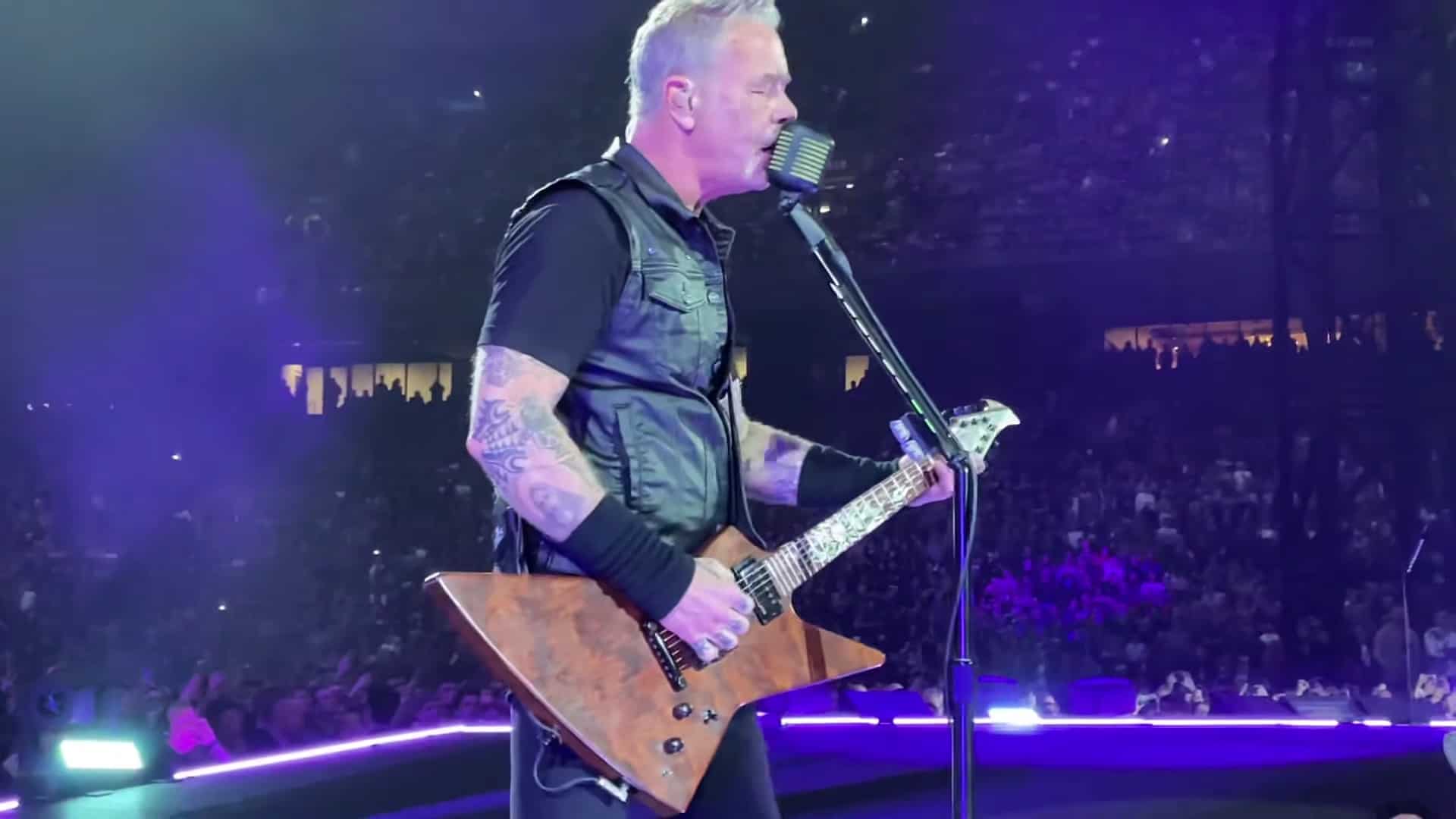 METALLICA Performs 'Until It Sleeps' Live For First Time In 15 Years