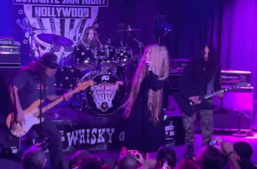 METALLICA’s ROB TRUJILLO Performs BLACK SABBATH’s ‘Hand Of Doom’ Live With His Wife And Daughter