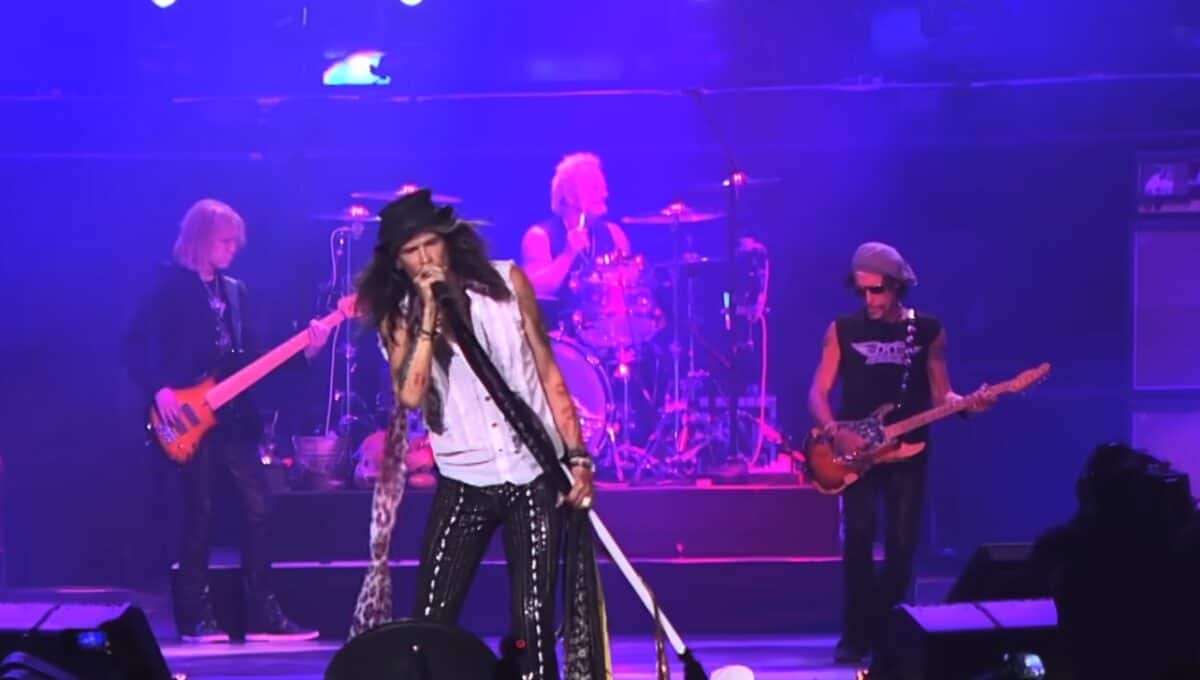 STEVEN TYLER's Vocal Cord Injury Forces AEROSMITH To Postpone Farewell