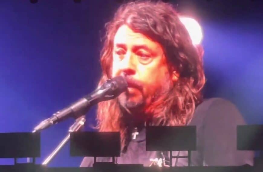 Dave Grohl Emotional Dedicating song to Taylow Hawkins