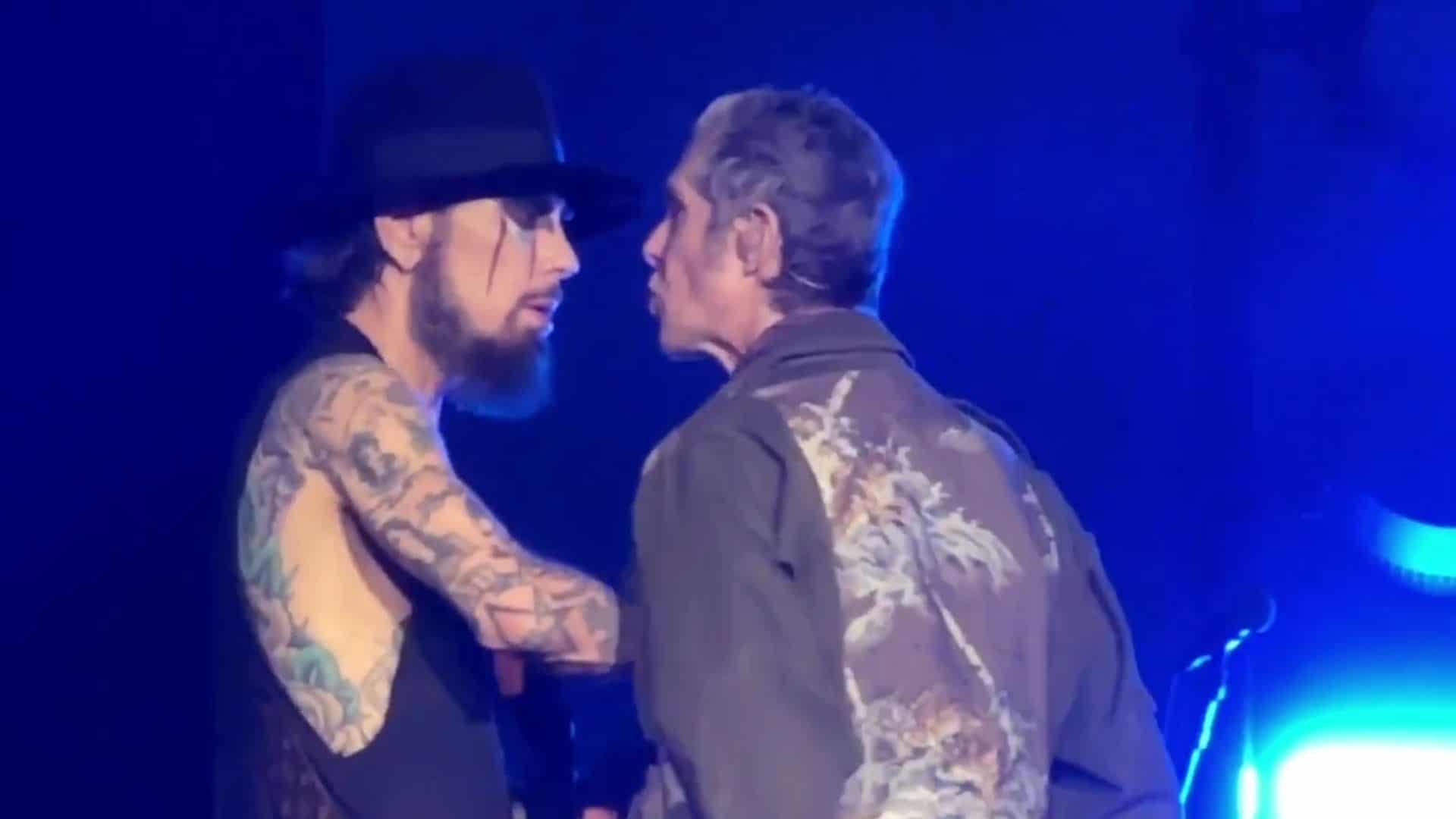 Perry Farrell Attacks Dave Navarro