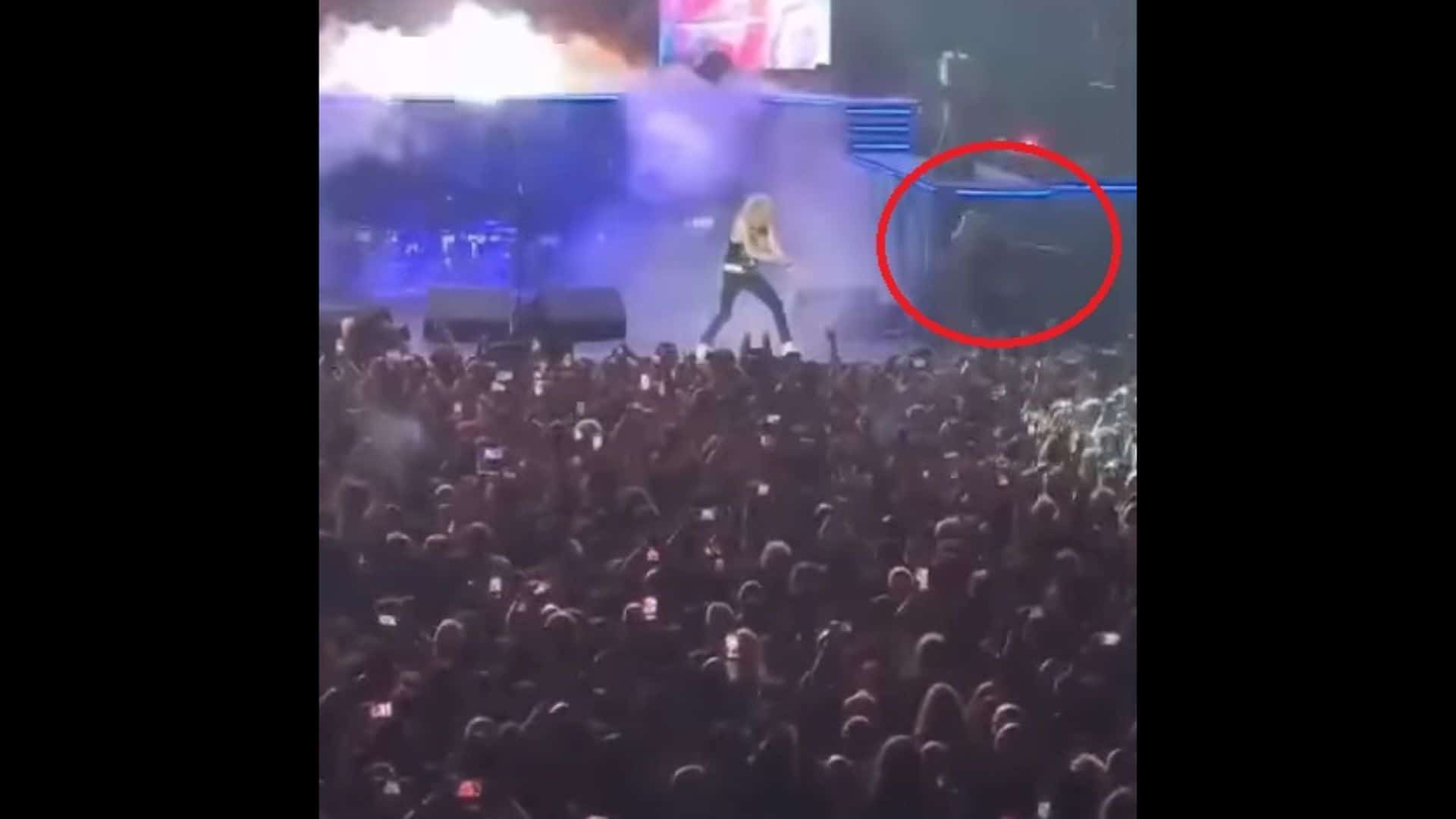 Janick Gers Throws His Guitar At Crowd In Los Angeles