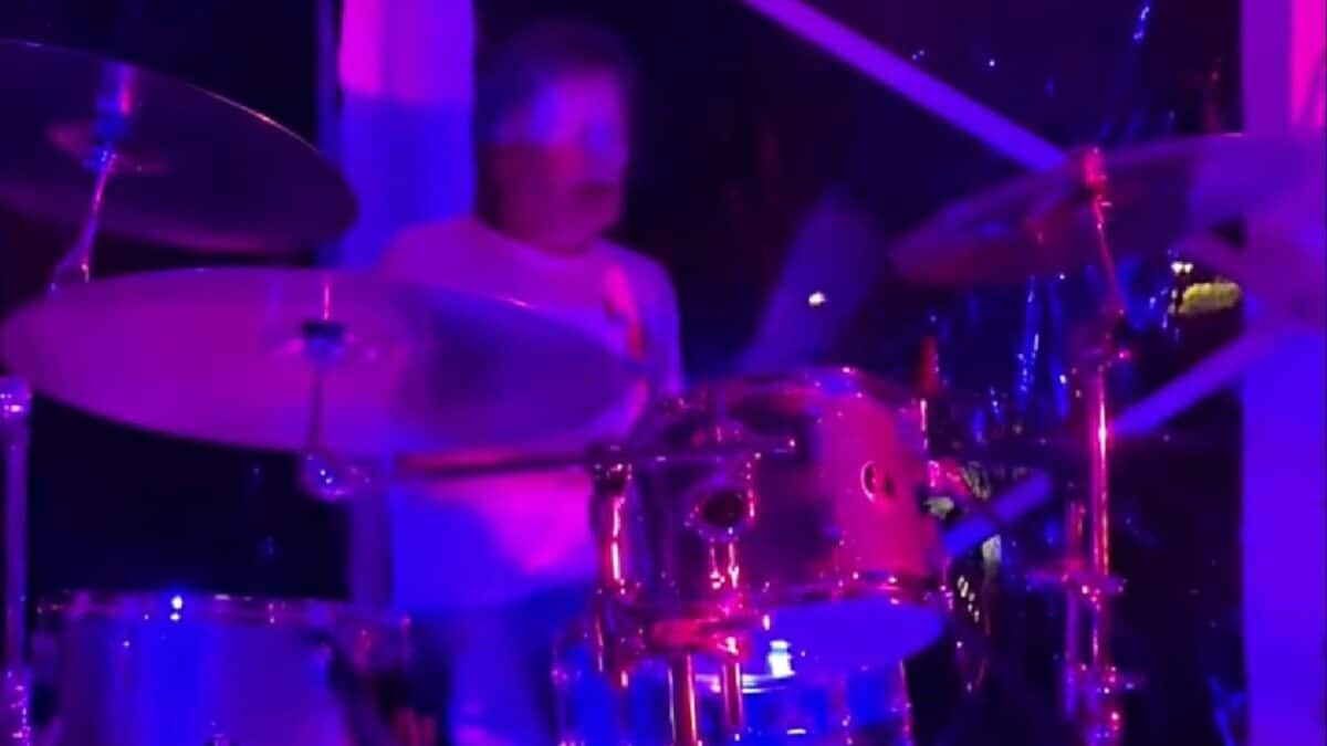 AC/DC's PHIL RUDD Returns To The Stage With New Zealand Party Band (Video)