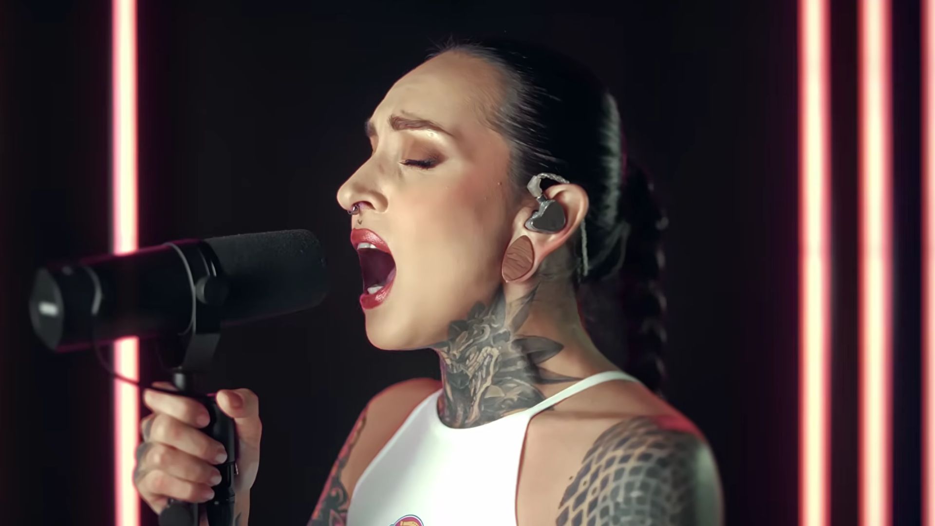 Jinjer Hedonist Vocal Performance