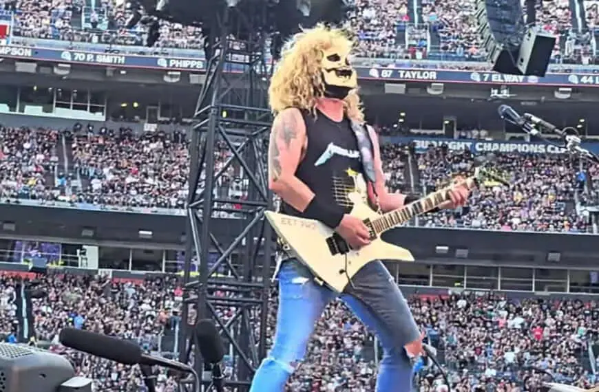 Wes Borland Dressed As James Hetfield