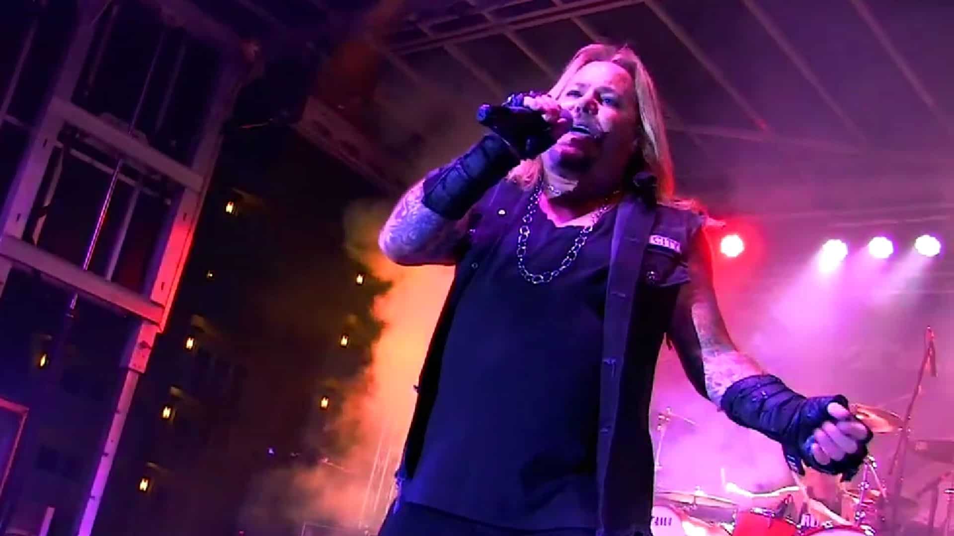 VINCE NEIL Returns To The Stage After Nearly A Year Away (Video)