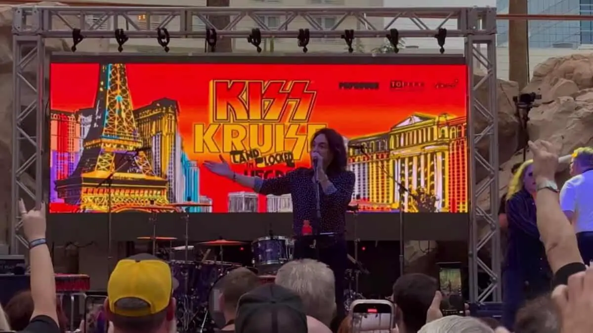 Kiss Tribute To Ace Frehley At Kiss Landlocked In Vegas